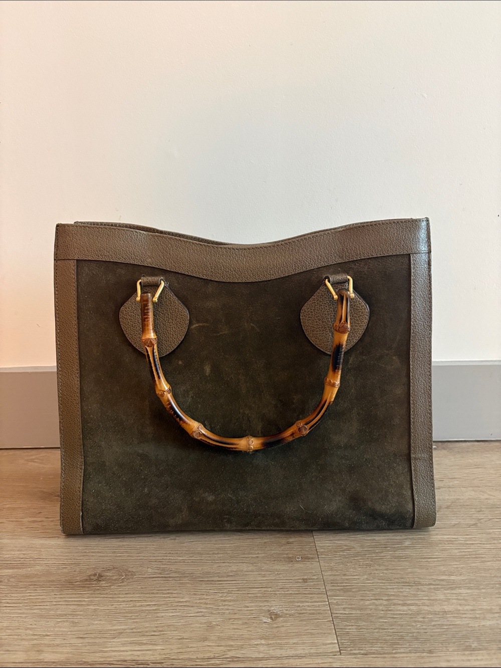 Gucci Diana green suede
